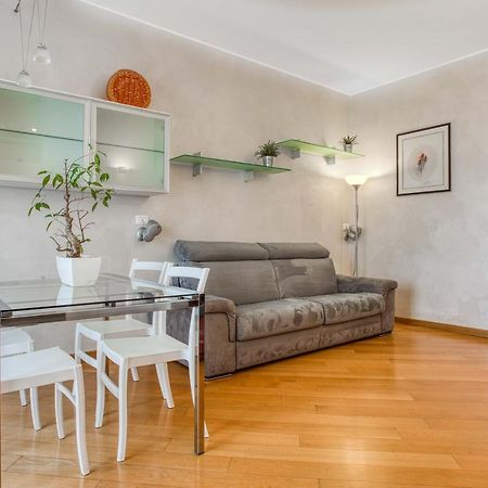 Joivy Vibrant Flat With Balcony Apartment Milano Ngoại thất bức ảnh